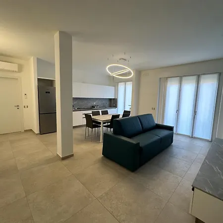 Deluxe Fronte Ospedale *