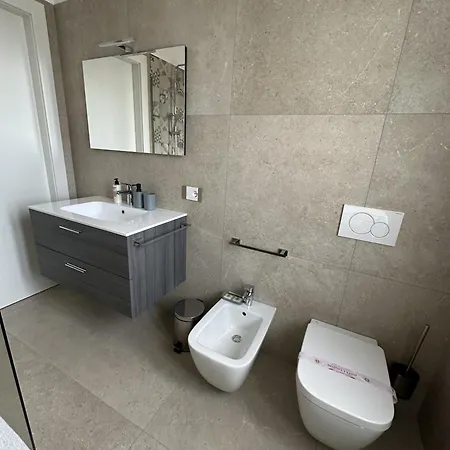 Deluxe Fronte Ospedale