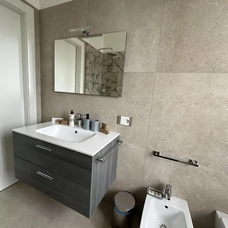 Deluxe Fronte Ospedale Apartment *